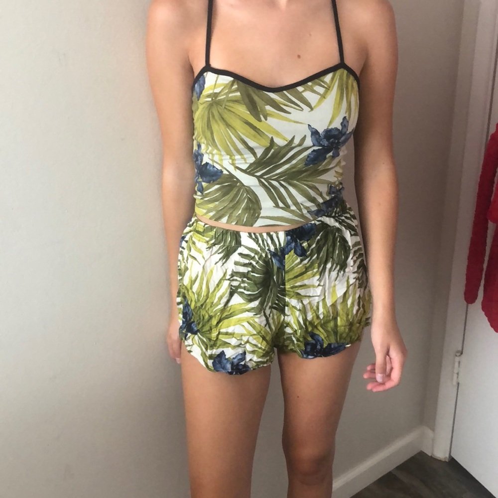 Brandy Melville tropical set